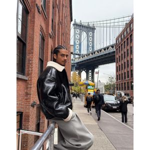 Bershka Jack Met Vinyl-Effect En Bontkraag Heren M Zwart