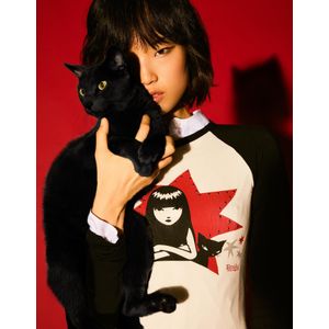 Bershka T-Shirt Met Emily The Strange Print En Lange Mouw Dames Xs Gebroken Wit