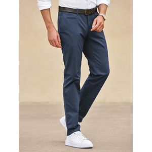 Lange chino platte voorkant model Fabio Van Brax Feel Good blauw