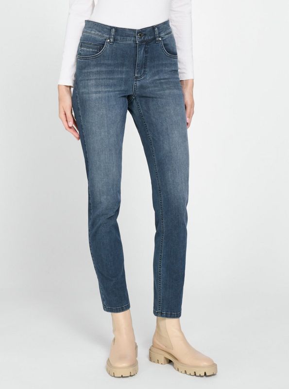 Regular fit jeans in 5-pocketmodel, model 'CICI 34'
