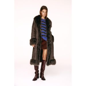 Lange Jas Met Imitatiebontdetails