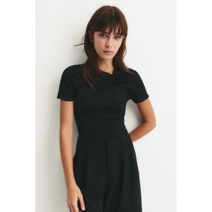 Body Met Knoopdetail In De Halslijn