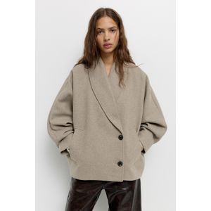 Korte Jas Van Synthetische Wol Met Volumemouwen