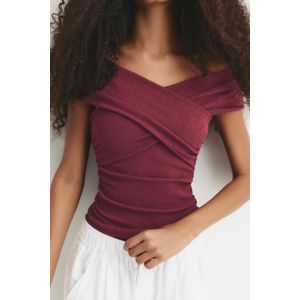 Top Met Blote Schouders En Overslag