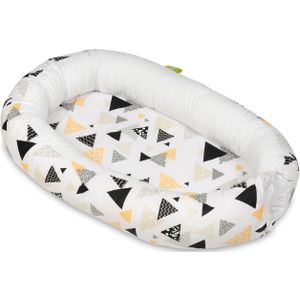 Babynest - baby nestje - 0-8 maanden - 100% katoen - 82x54cm - gele driehoeken - wit