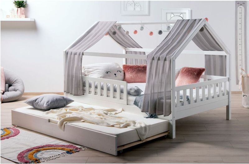 TiCAA TiCAA Kinderbett Hausbett mit Tüll Kim 90x200 cm, 100x200 cm, 120x200 cm, 140x200 für Jungen & Mädchen, inkl. Rolllattenrost, Zusatzbett und Rausfallschutz variabel, Montessori  Bett weiß aus Kiefer Massivholz