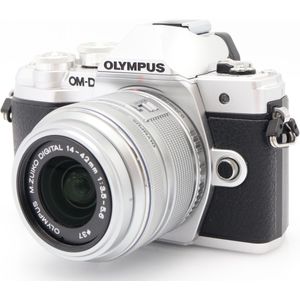 Olympus OM-D E-M10 Mark III + M.Zuiko Digital 14-42mm f/3.5-5.6 II R occasion