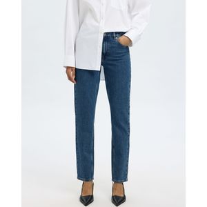 Mid-waist Slim Tapered Fit Jeans