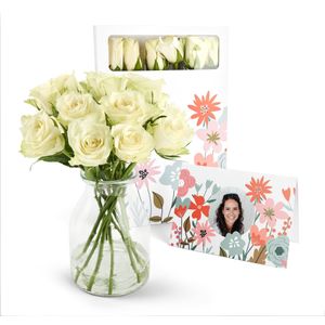Brievenbusbloemen met persoonlijke kaart - Witte rozen