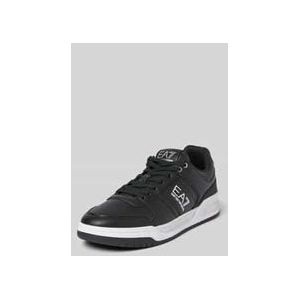 Sneaker mit Label-Print