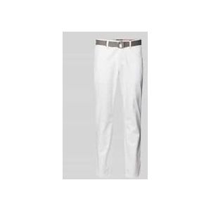 Slim Fit Chino mit Gürtel