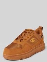 Sneaker mit Label-Applikation