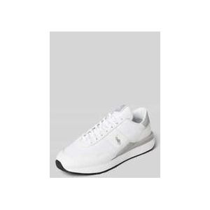 Sneaker mit Schnürverschluss