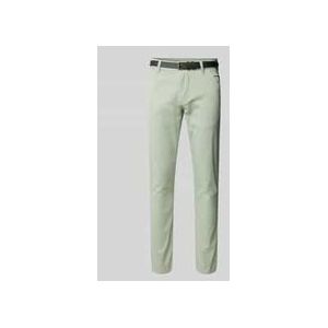 Classic Stretch Fit Chino mit Gürtel