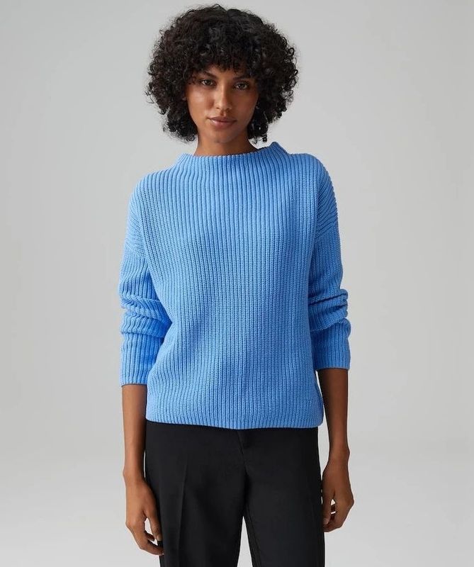 Blauwe gebreide trui