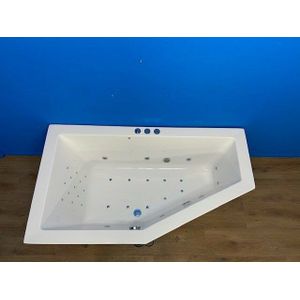 Xenz Society links bubbelbad met Koller WP3 systeem 160x90 wit