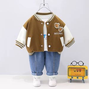 Mini Fashion™ - Kleinkind&Abenteuer - 3-teiliges Bekleidungsset Braunbär / 110 (4 Jahre) | Pädagogisches Holzspielzeug