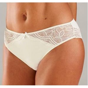 Nuance Tanga Vivianna met fijne kantdetails