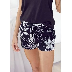 Lascana Pyjamashort met bloemenprint