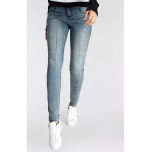 Arizona Skinny fit jeans Ultra-stretch, zeer comfortabel, gemakkelijk te combineren Mid waist high performance stretch denim normale taille nauwsluitend