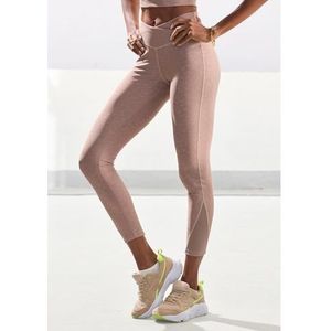 active by Lascana Functionele legging Sportleggings met V-vormige tailleband in leeuwprint