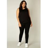 Base Level Curvy Lange top Yasmina Modellerende boord bij de zoom