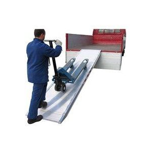 Laderampe 2m - Innere Breite 940mm, Ladehöhe 600mm, Gewicht 37kg, Traglast 1000kg Geriefelte Aluminiumrampe- als Einzelstück verkauft