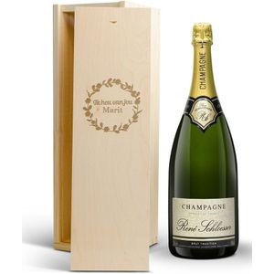 Champagne in gegraveerde kist - René Schloesser (Magnum)