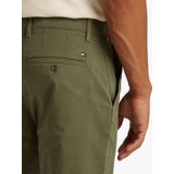 Tommy Hilfiger Chinohose DENTON CHINO SATIN mit Gesäßtaschen mit Knopf, Logostickerei