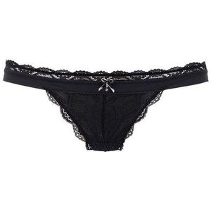 LASCANA String Premium Dessous aus zarter Spitze mit feiner Zierschleife und Accessoire