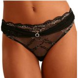 LASCANA String aus extravaganter Spitze mit edlen Accessoires, sexy Dessous