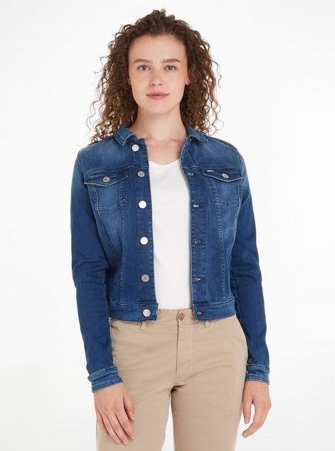 Tommy Jeans Jeansjacke VIVIANNE SLIM TRUCKER NNMBS mit Tommy Jeans Branding Knöpfen & Logo-Flag
