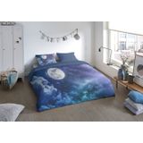 PURE luxury collection Wendebettwäsche Universee, Microfaser, 2 teilig, Mikrofaser, 135x200, Pflegeleicht, Reißverschluss, Wende, Mond, Blau