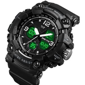 SKMEI 1742 Four-screen LED Digitale Display Lichtgevende Sport Schokbestendig Elektronisch Horloge voor Mannen (Zwart)