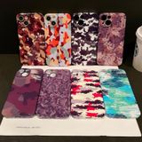 Voor iPhone 13 Pro Max Precieze Gat Camouflage Patroon PC Telefoon Case(Rood Paars Wit)