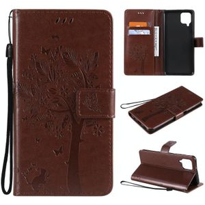 Voor Samsung Galaxy A12 Tree & Cat Patroon Geperst Afdrukken Horizontale Flip PU Lederen Case met Houder > Kaartsleuven > Portemonnee > Lanyard(Koffie)