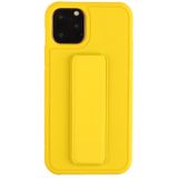 Schokbestendige PC + TPU beschermhoes met polsbandje & houder voor iPhone 12 / 12 Pro(Geel)