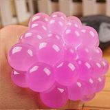 6cm Antistress gezicht Reliever druif bal extrusie Mood Squeeze Relief gezonde grappige lastige Vent Toy(Magenta)