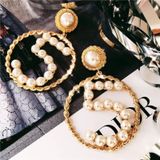 Vrouwen eenvoudige metalen gevlochten holle Ring Earrings persoonlijkheid nummer 5 parel Earrings(gold)