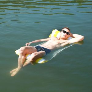 PVC opblaasbare hangmat volwassen zwemmen drijvende rij  grootte: 120 x 70cm (gele streep)