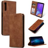 Retro huid feel Business magnetische horizontale Flip lederen case voor Samsung Galaxy A7 2018 (bruin)