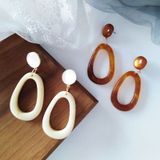 Retro vrouwen grote ronde geometrie uit ovale clip oorbellen (witte clip oorbel)