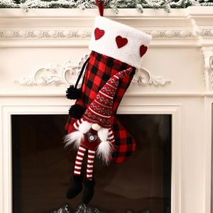 Opknoping voeten gezichtsloze pop kerstsokken kerstversiering cadeau tas (rood en zwart raster)