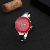 2 stks vrouwen eenvoudige stijl legering dunne riem quartz horloge (rood)