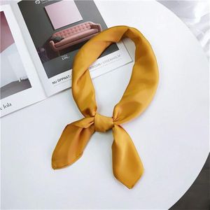 Zachte gemiteerde zijde stof effen kleur kleine vierkante sjaal professionele zijden sjaal voor vrouwen  lengte: 70cm (fel geel)