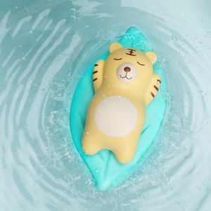 3 PCS badkamer spelen speelgoed baby baden water poppen op de ketting zwemmen beren en hagedissen voor kinderen (beige beer)