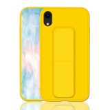 Voor iPhone XR schokbestendige PC + TPU beschermhoes met armband & houder (geel)