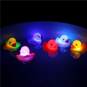 10 stuks LED water inductie licht Duck baby Badspeelgoed  willekeurige kleur levering