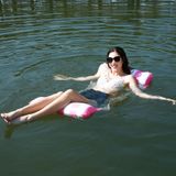PVC opblaasbare hangmat volwassen zwemmen drijvende rij  grootte: 120 x 70cm (rose rood gestreept)