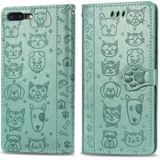 Voor iPhone 8Plus/7Plus Cute Cat en Dog Embossed Horizontale Flip PU Lederen Case met houder / kaartslot / Portemonnee / Lanyard (Gras groen)